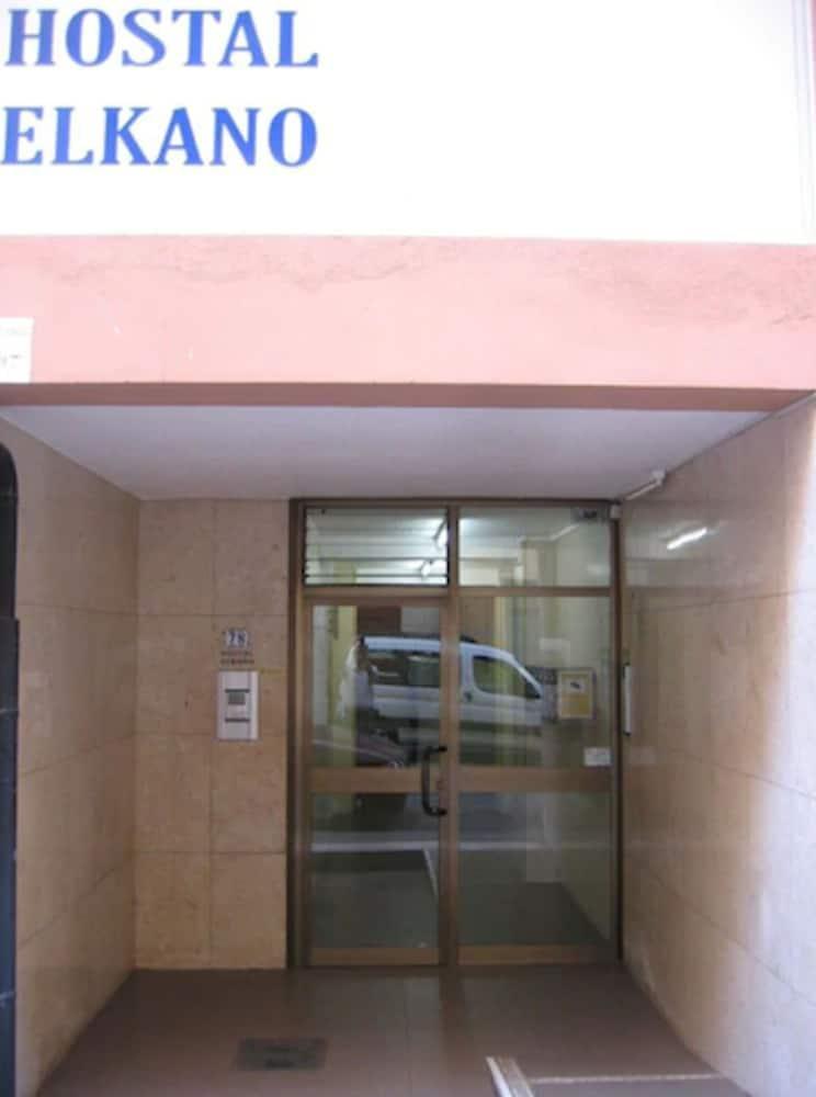 Hostal Elkano Barcelona Exterior photo